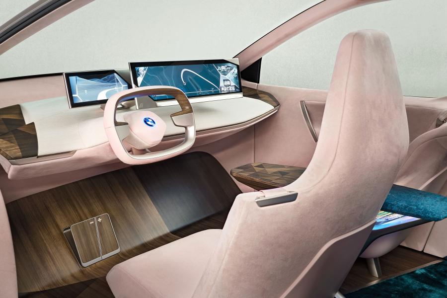 Торпедо BMW Vision iNEXT 2018 года  (фото 120 из 128)